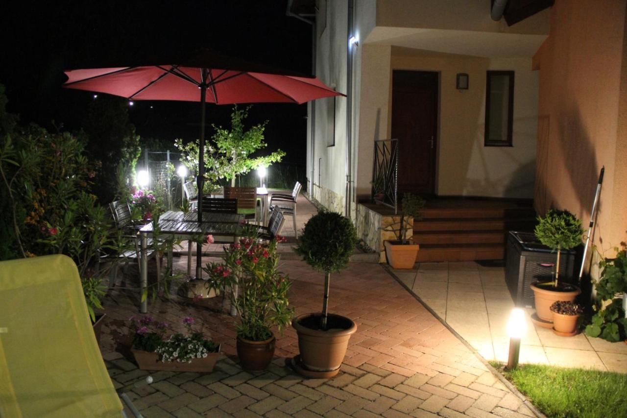 Simon Vendeghaz Balatongyoeroek Apartment ภายนอก รูปภาพ