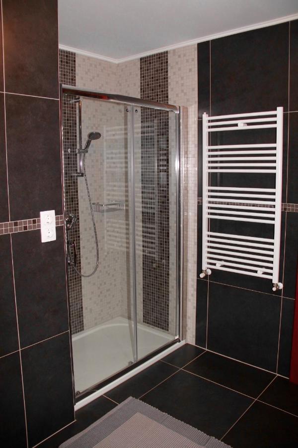 Simon Vendeghaz Balatongyoeroek Apartment ภายนอก รูปภาพ