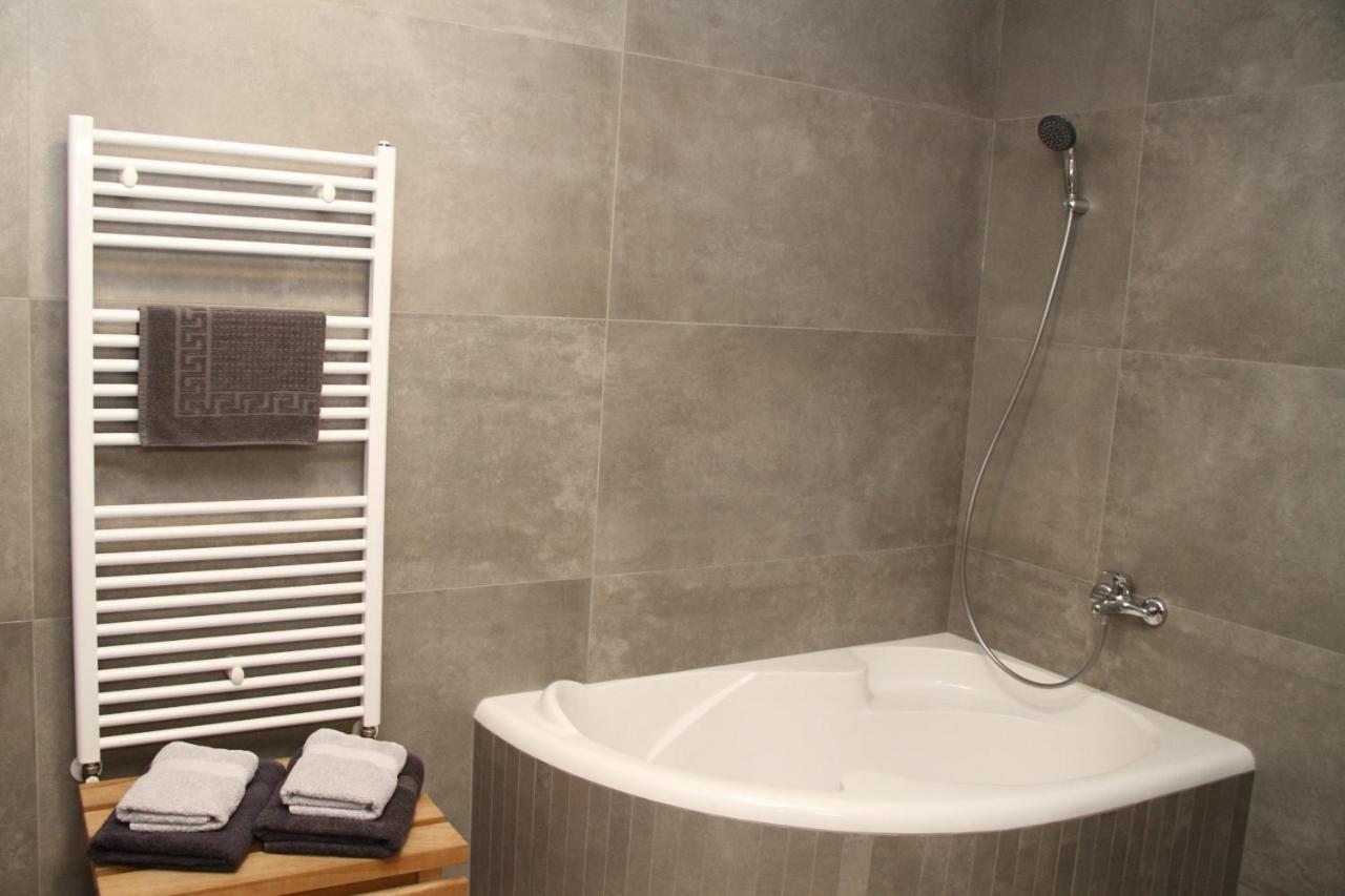 Simon Vendeghaz Balatongyoeroek Apartment ภายนอก รูปภาพ